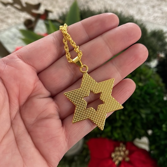 Cubic Zirconia Star Of David Necklace - Picture 9 of 9